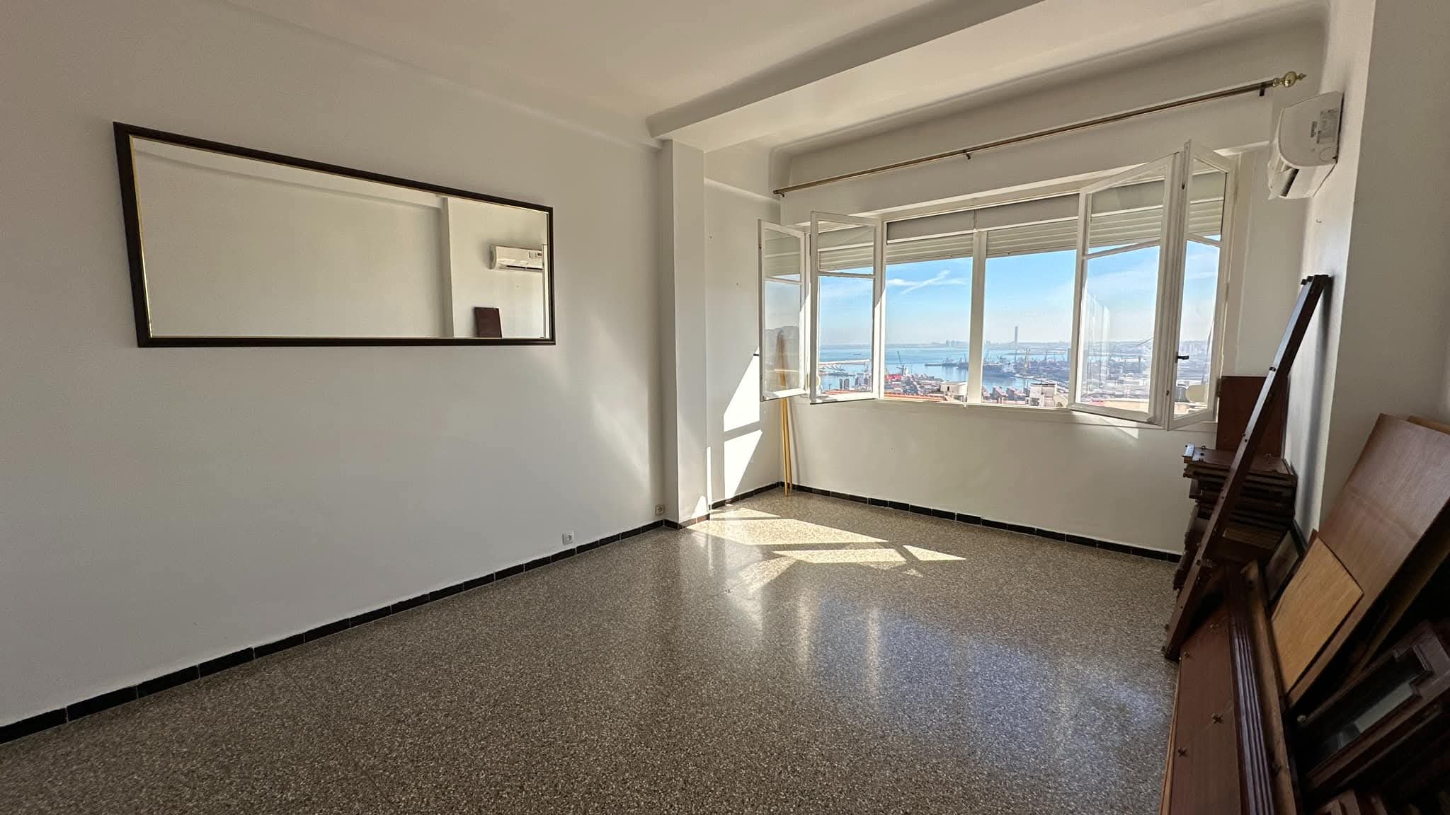 شقة F4  للبيع في  سيدي محمد ولاية الجزائرEl Wakil immobilier